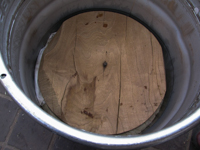 mit Holzbrett zudecken